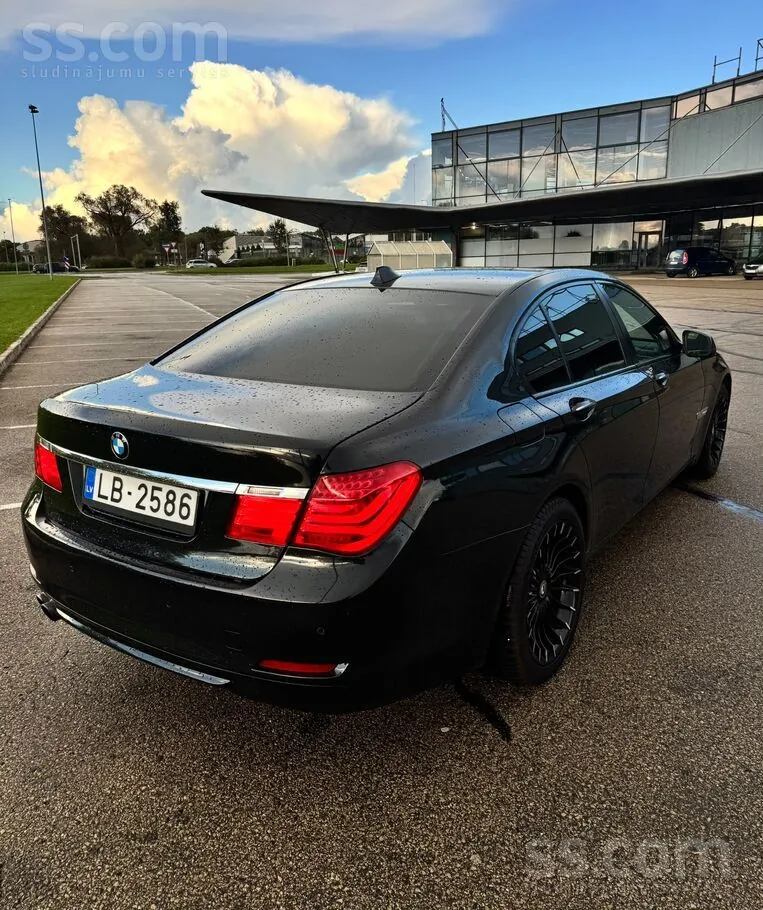 BMW 730 2009 photo 2