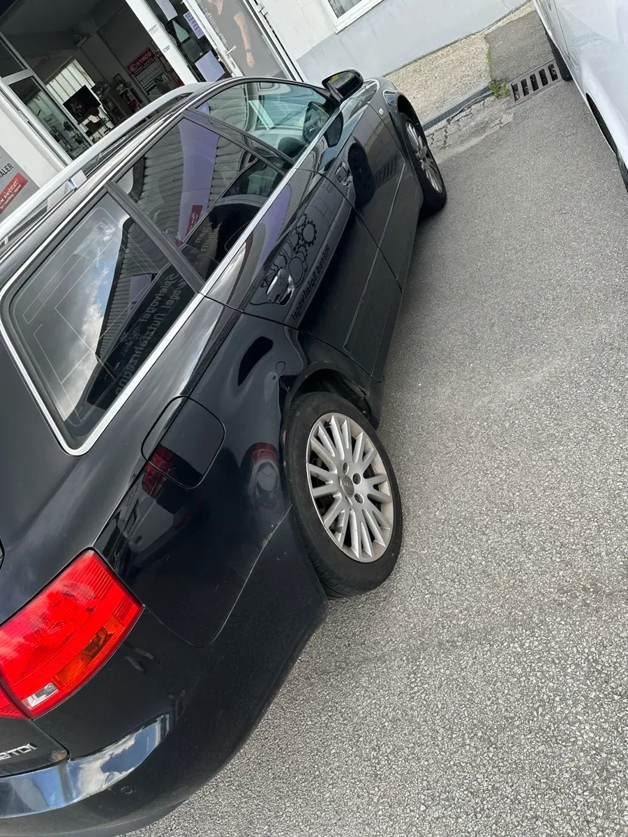 Audi A4 2005 photo 2