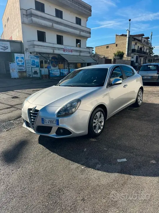 Alfa Romeo Giulietta 2012 photo 2