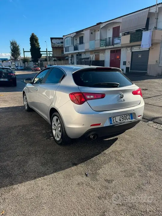 Alfa Romeo Giulietta 2012 photo 5