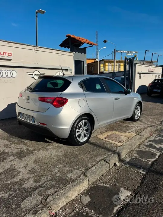 Alfa Romeo Giulietta 2012 photo 4