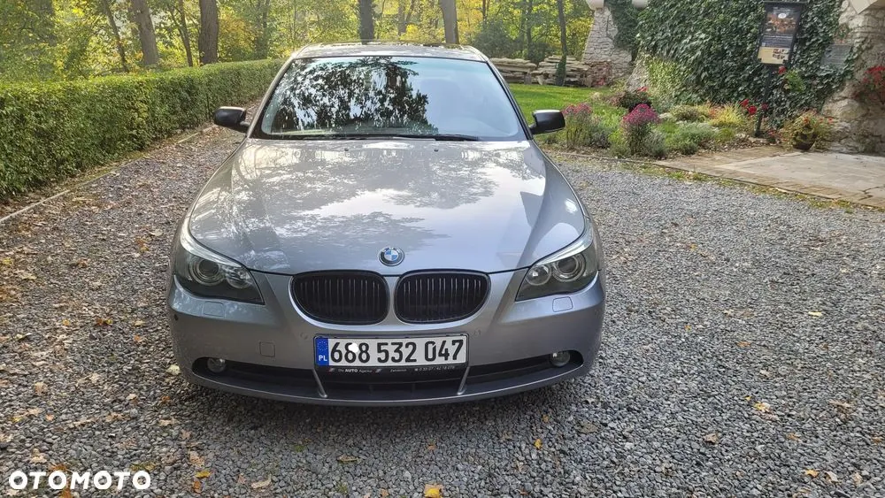 BMW Seria 5 2003 photo 2