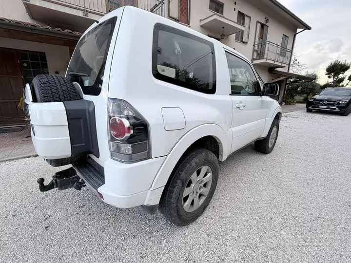 Mitsubishi Pajero 2014 photo 2