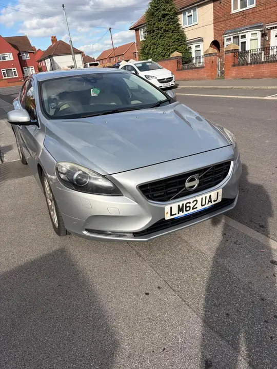 Volvo V40 2012 photo 2