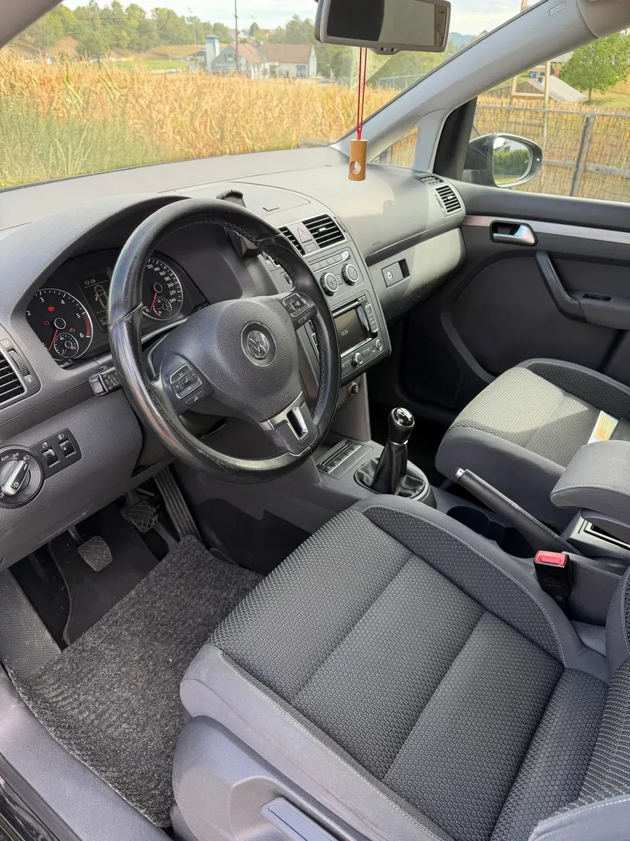 Volkswagen Touran 2014 photo 3