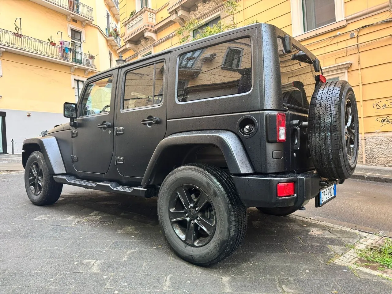 Jeep Wrangler Unlimited 2011 photo 2
