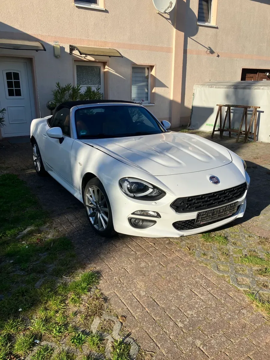Fiat 124 Spider 2017 photo 2
