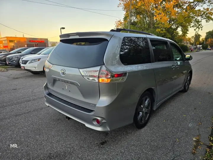 Toyota Sienna 2017 photo 5