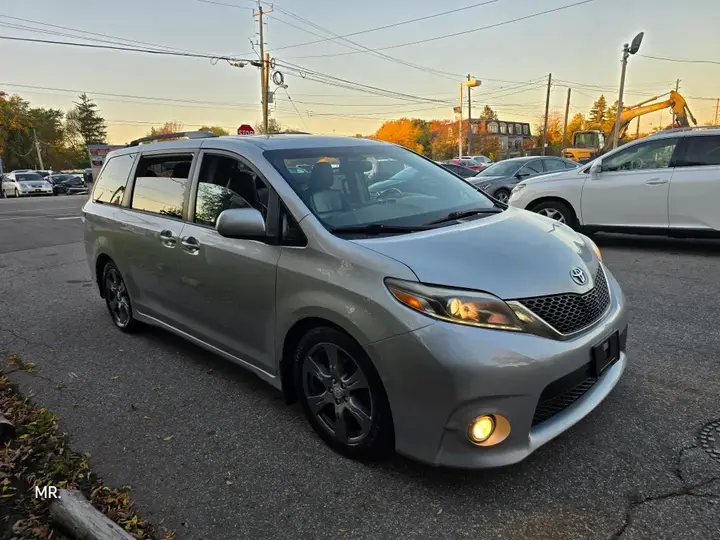 Toyota Sienna 2017 photo 4