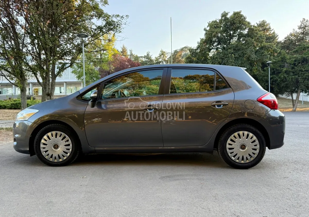 Toyota Auris 2010 photo 5