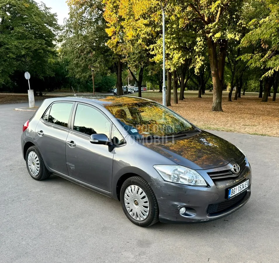 Toyota Auris 2010 photo 2