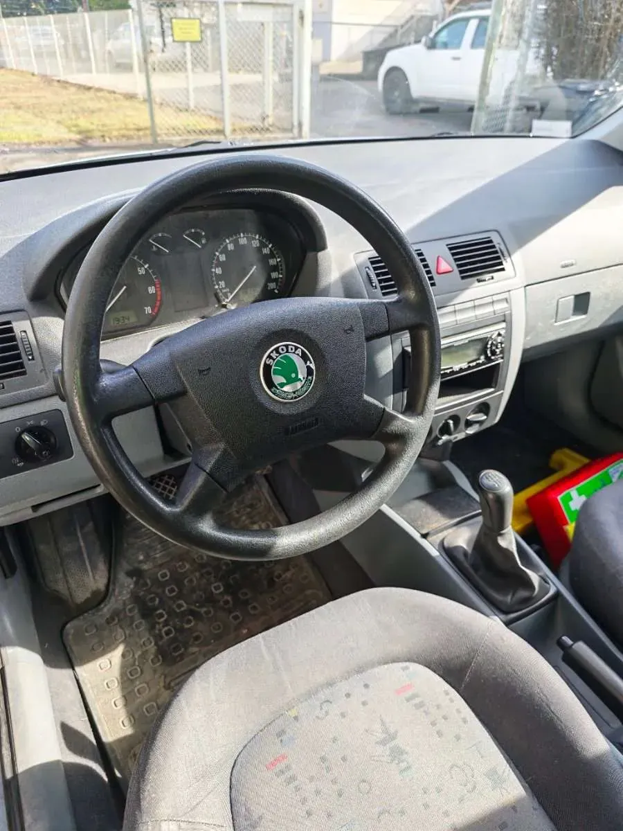 Skoda Fabia 2002 photo 3