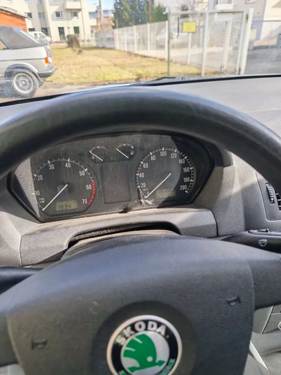 Skoda Fabia 2002 photo 2