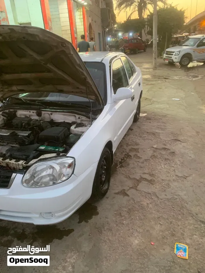 Hyundai Verna 2010 photo 2