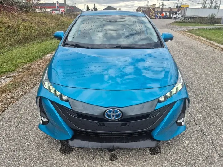 Toyota Prius Prime 2021 photo 2