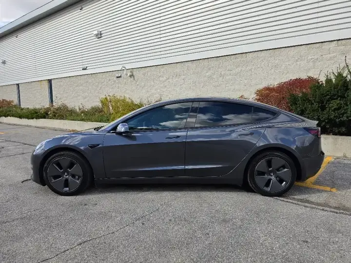 Tesla Model 3 2022 photo 3
