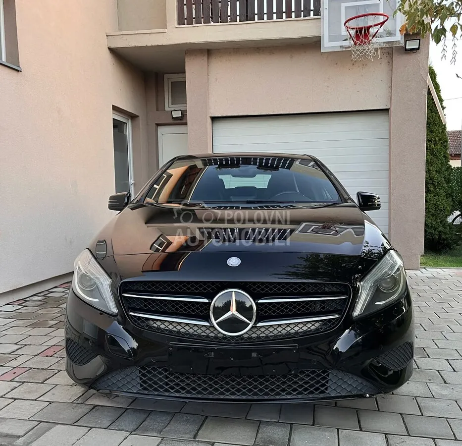 Mercedes-Benz A180 2015 photo 2