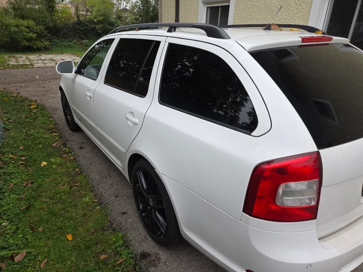 Skoda Octavia 2011 photo 3