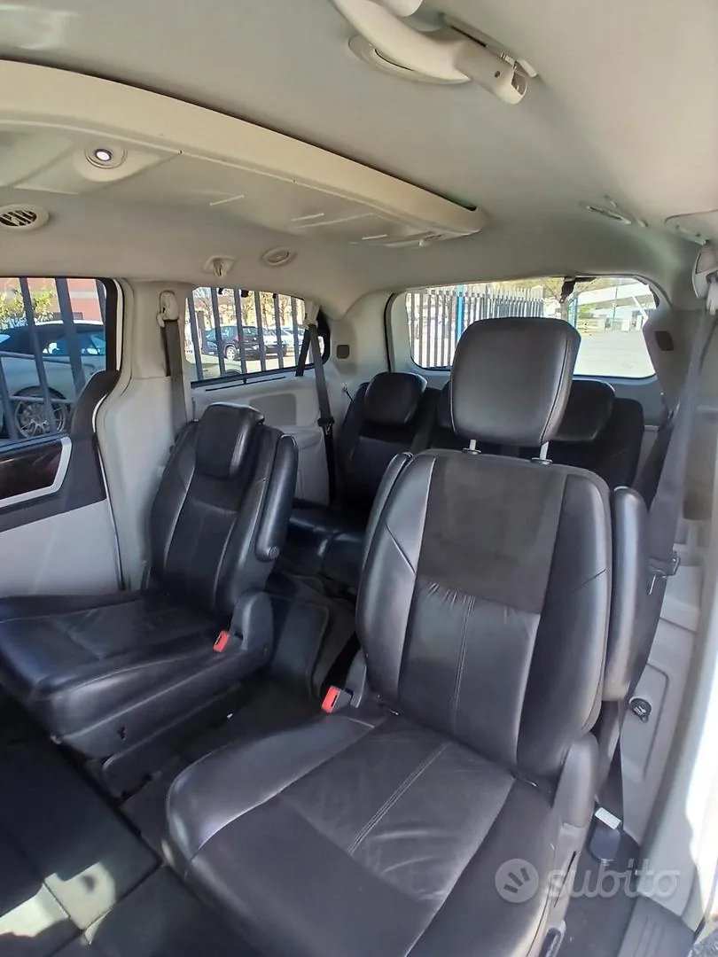 Chrysler Grand Voyager 2010 photo 5
