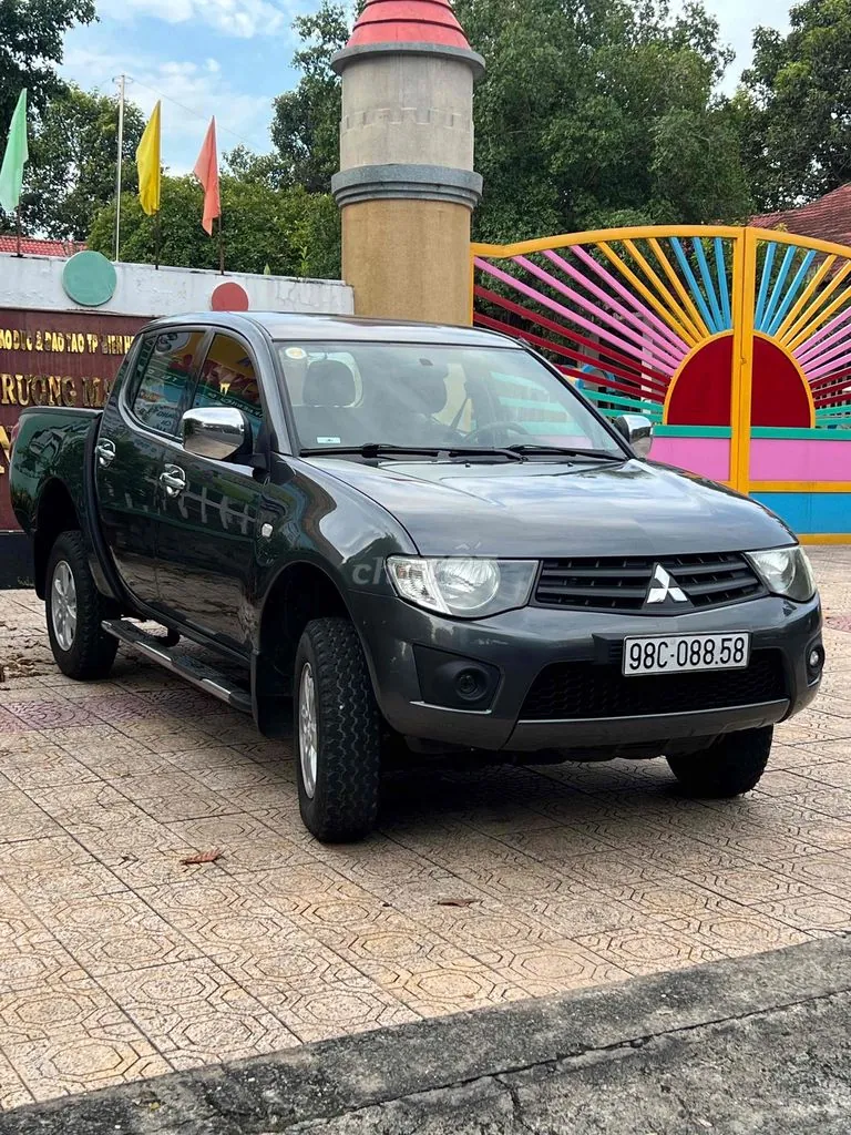 Mitsubishi Triton 2011 photo 2