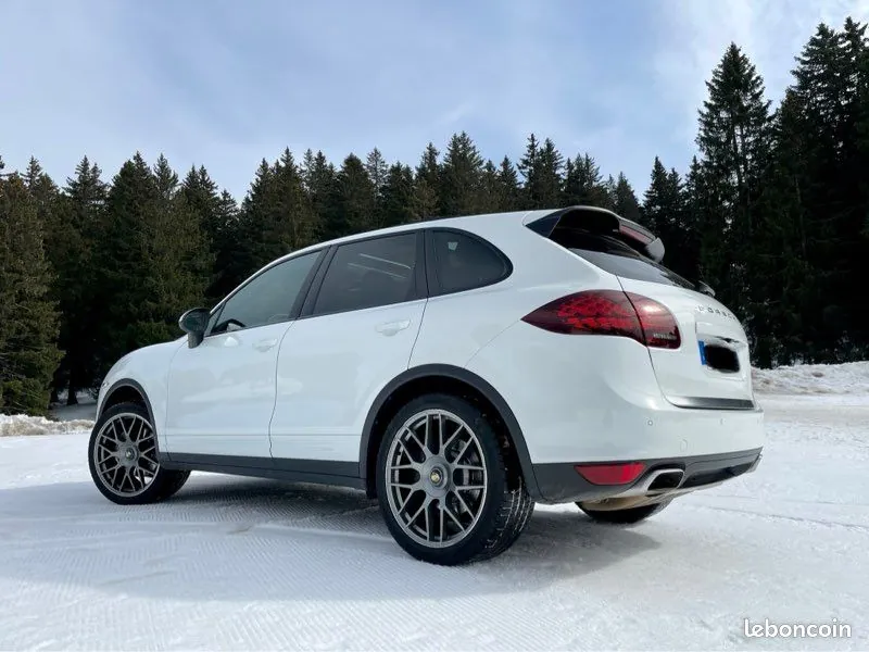 Porsche Cayenne 2012 photo 2