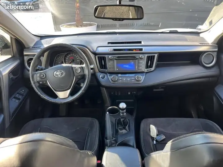 Toyota Rav4 2015 photo 4