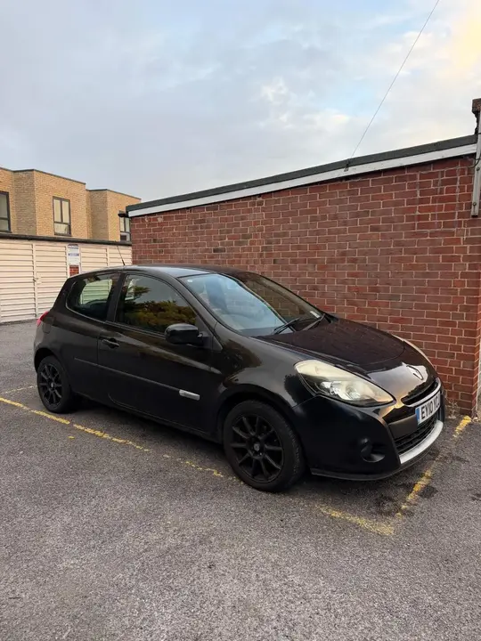 Renault Clio 2010 photo 2