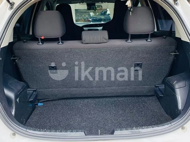 Toyota Vitz 2017 photo 5