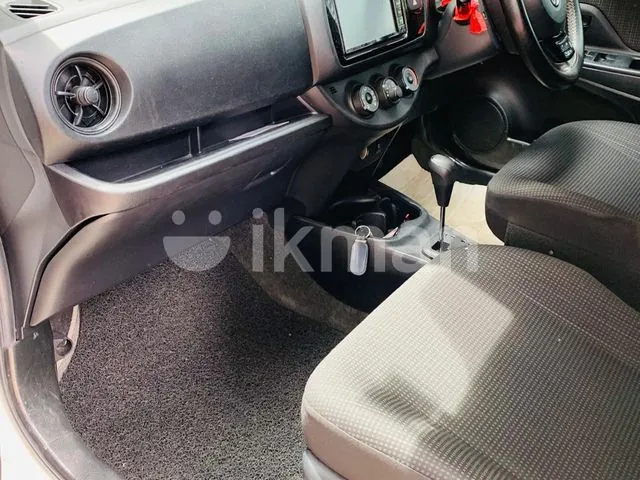 Toyota Vitz 2017 photo 4