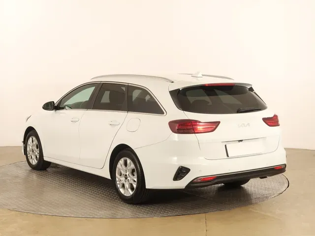 Kia Ceed Sw 2022 photo 3