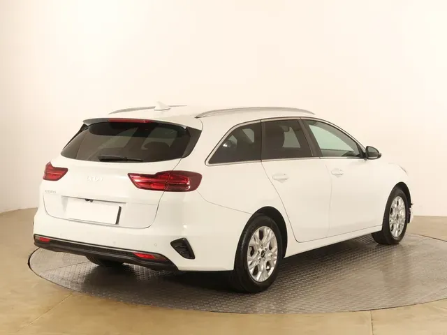 Kia Ceed Sw 2022 photo 4