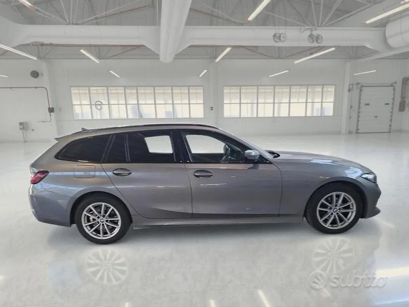 BMW 318 2023 photo 3
