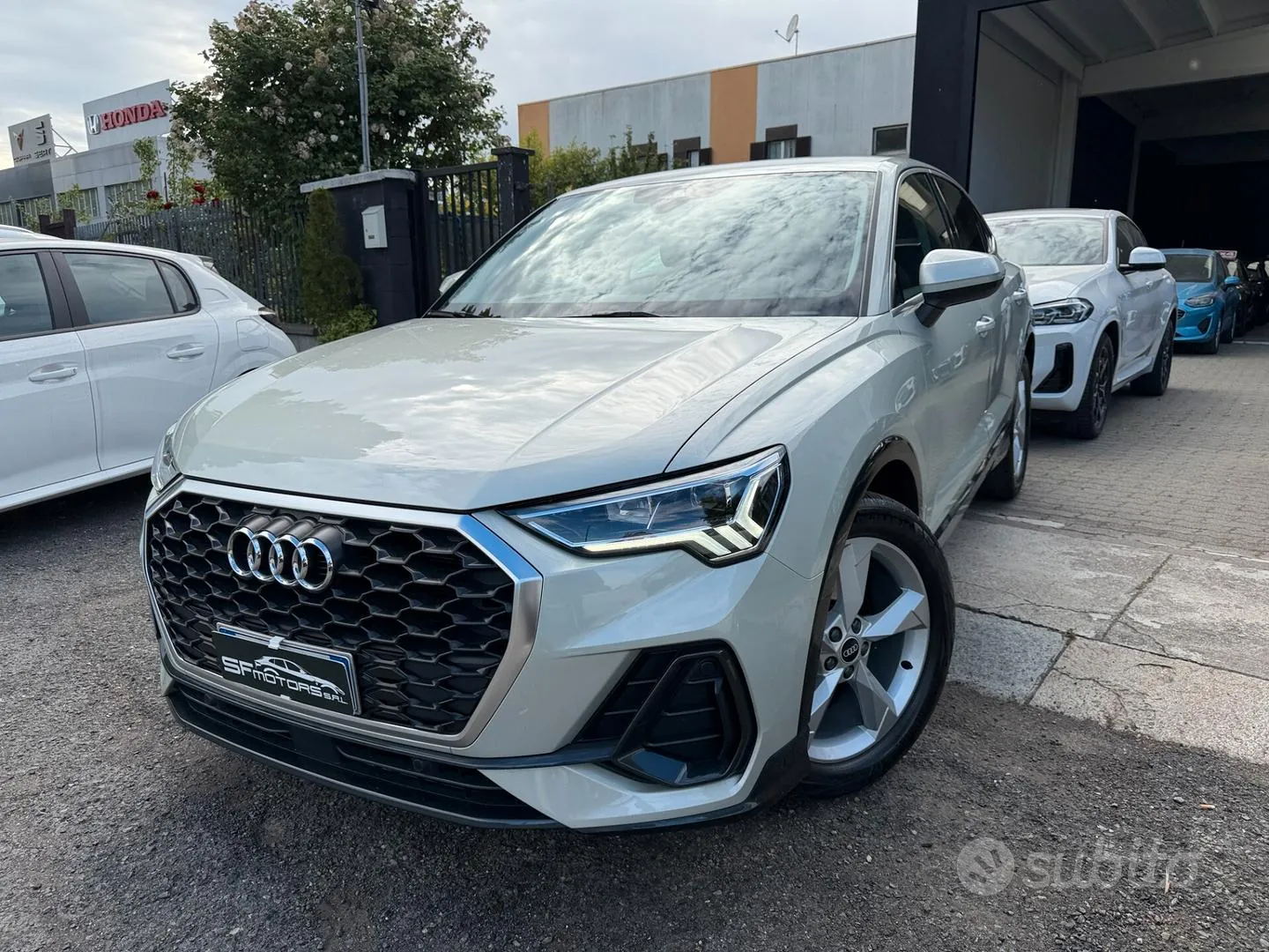 Audi Q3 2023 photo 2