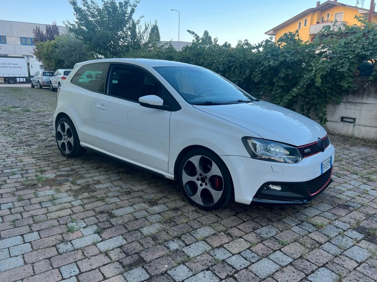 Volkswagen Polo 2011 photo 4