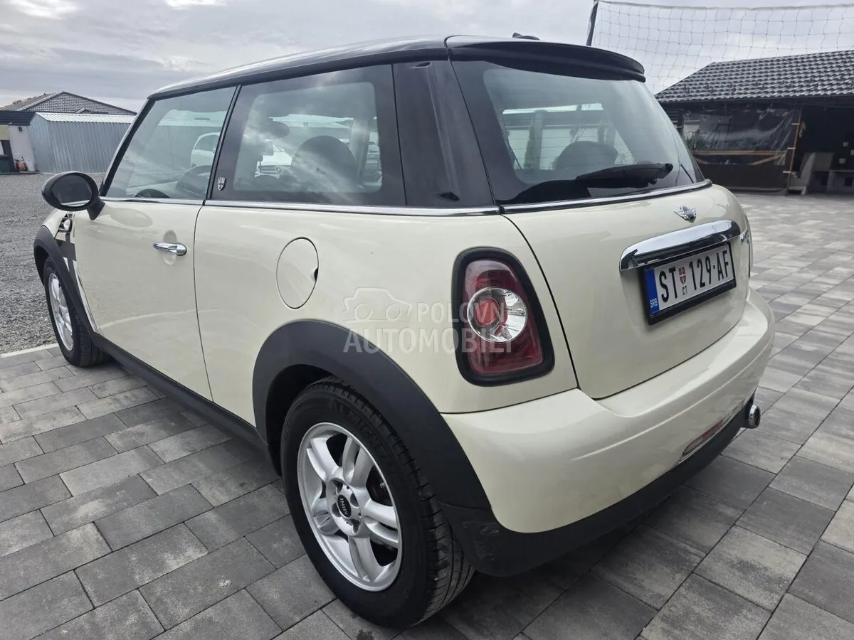 Mini Cooper 2011 photo 2