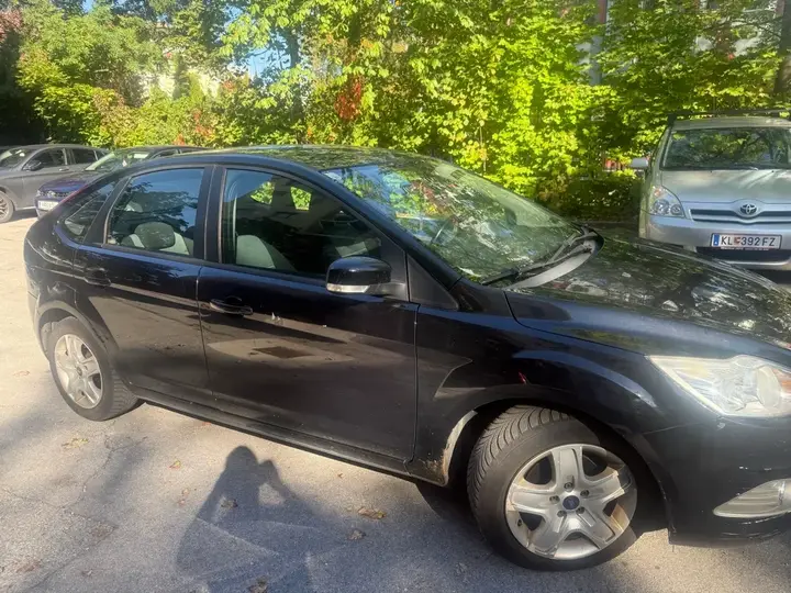 Ford Focus 2010 photo 2