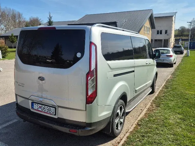 Ford Tourneo Custom 2022 photo 2