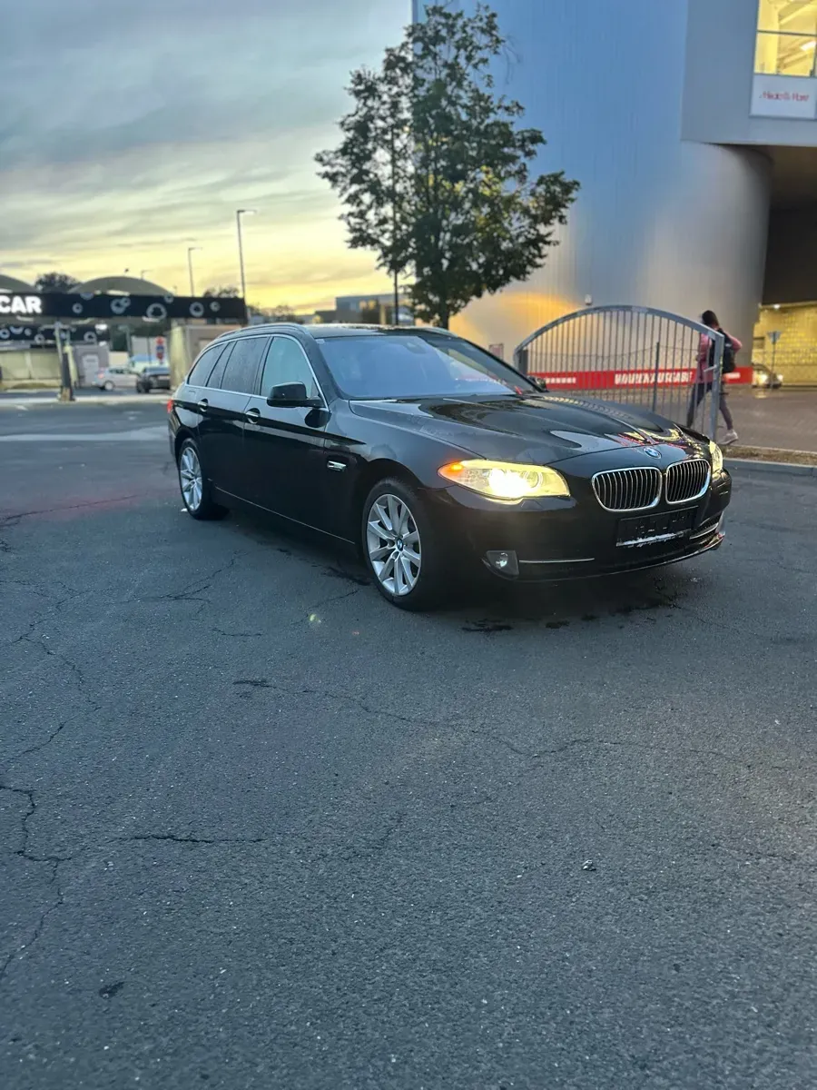 BMW 5 Series 2012 photo 2
