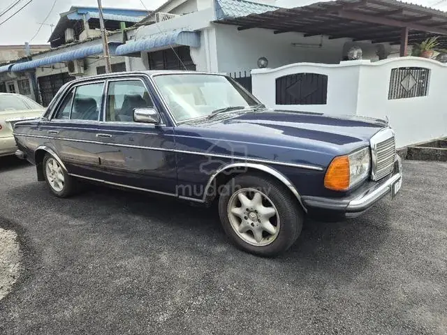 Mercedes-Benz 230E