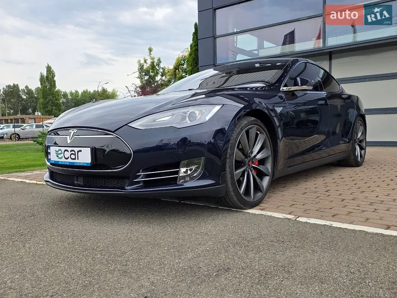 Tesla Model S 2015 photo 2