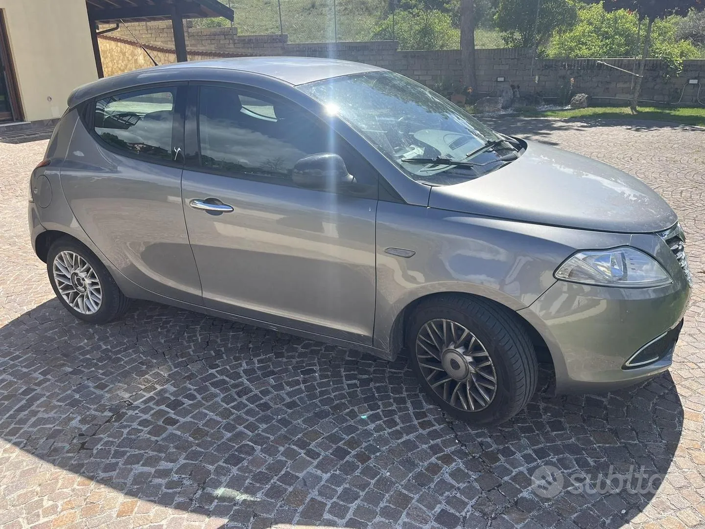 Lancia Ypsilon 2015 photo 2