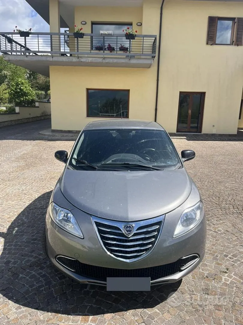 Lancia Ypsilon