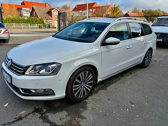 Volkswagen Passat 2012 photo 2