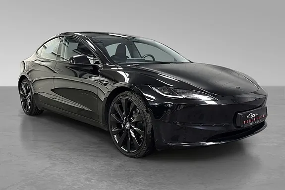 Tesla Model 3 2026 photo 4