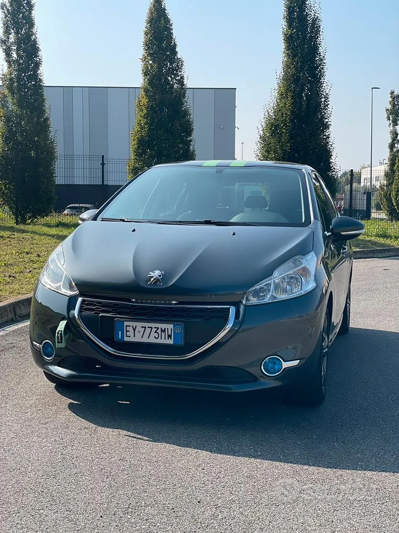 Peugeot 208 2015 photo 2