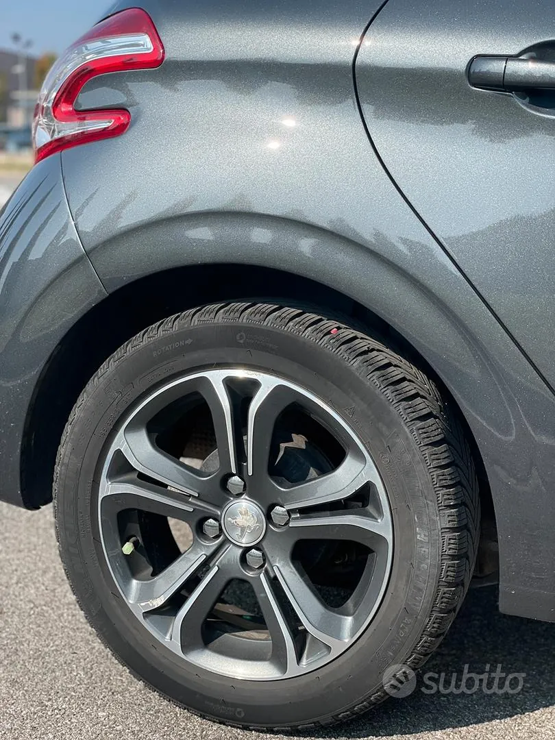 Peugeot 208 2015 photo 4
