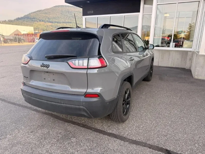 Jeep Cherokee 2023 photo 3