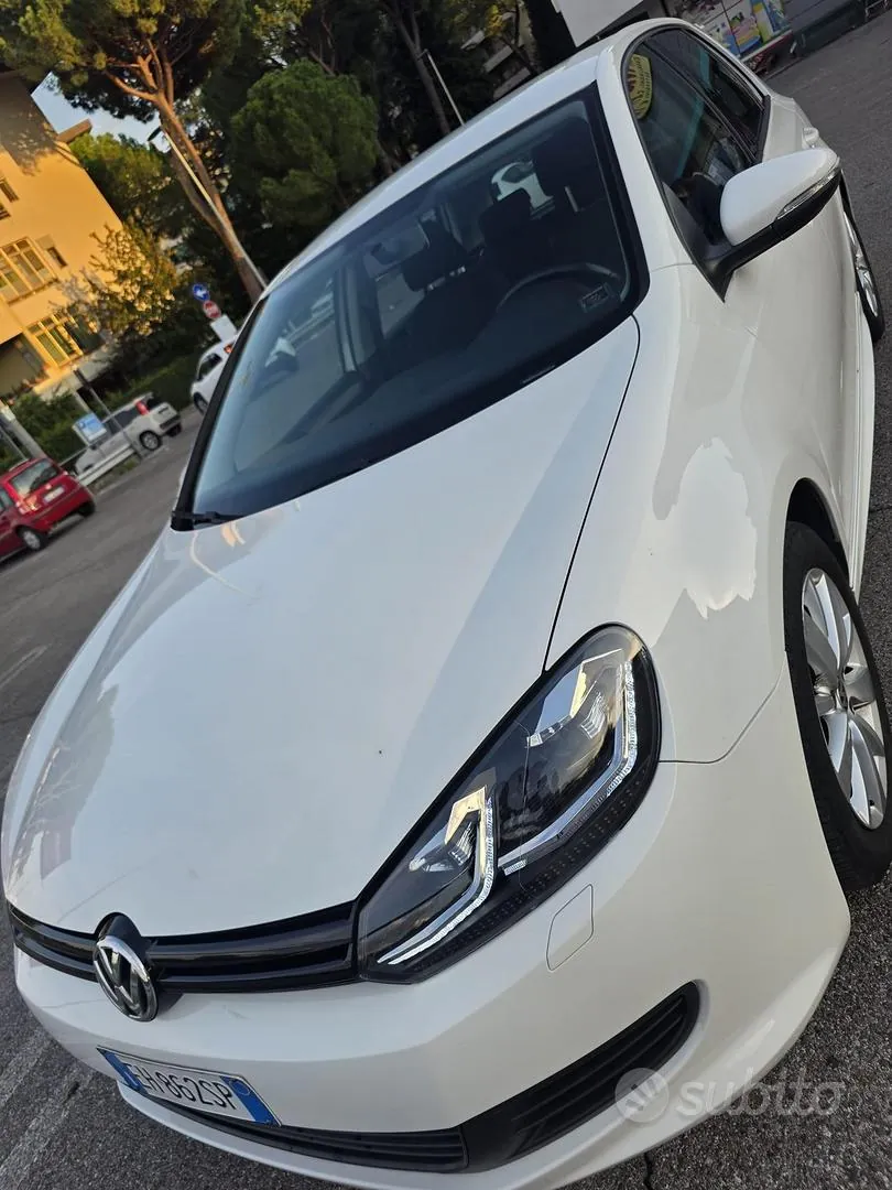 Volkswagen Golf 2011 photo 2