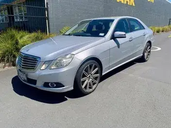 Mercedes-Benz E 300 2009 photo 3