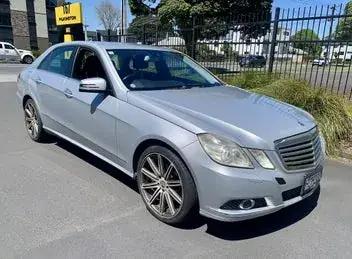 Mercedes-Benz E 300 2009 photo 2